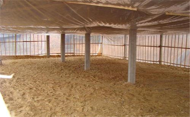 发酵床养鸡场发酵床建造要求