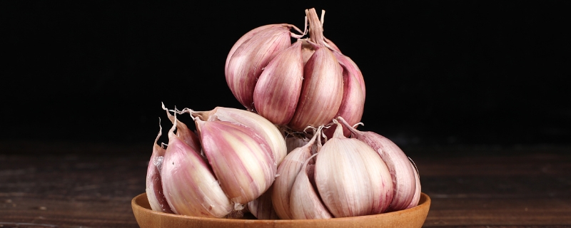 白皮蒜和紫皮蒜的区别，附大蒜的功能